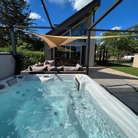 Beige Villa Balatonkenese Zewnętrze zdjęcie